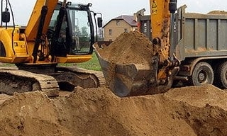 Выкопать яму экскаватором в Баксане от 935 руб. - 2Землекопа-Бкс